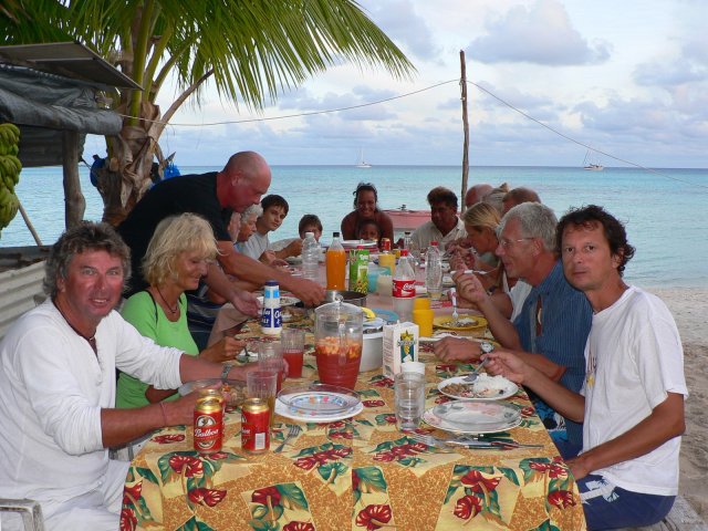 39- Tablee internationale reunie pour la degustation du cochon 